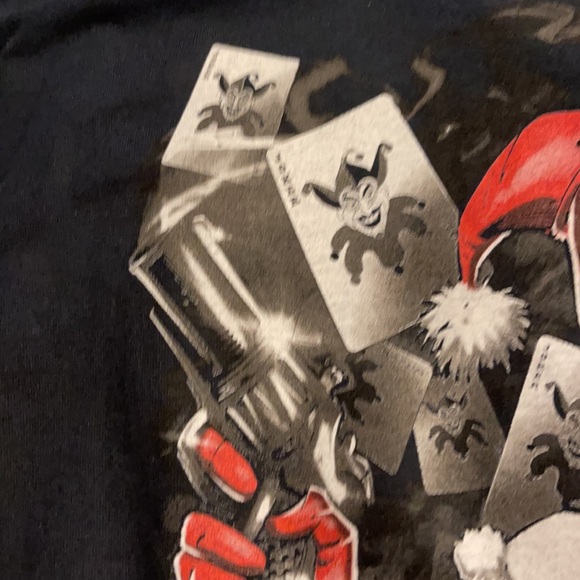 LICENSED DC COMICS HARLEY QUINN SMOKING GUN WILD CARD LARGE MEN’S T-SHIRT NWOT - Picture 4 of 7